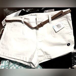 NWT American Rag White Shorts w Brown Belt Size 5 Reg $95. Sell $30